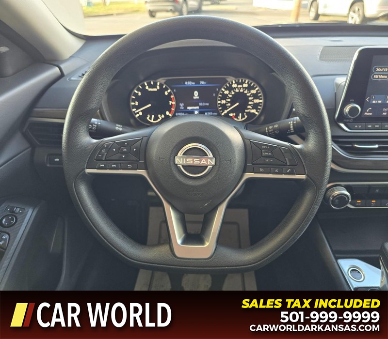 Nissan Altima Vehicle Full-screen Gallery Image 15