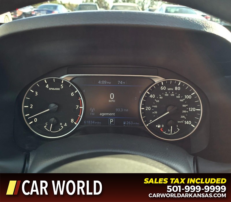 Nissan Altima Vehicle Full-screen Gallery Image 17