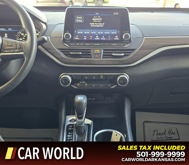 Nissan Altima Vehicle Full-screen Gallery Image 18