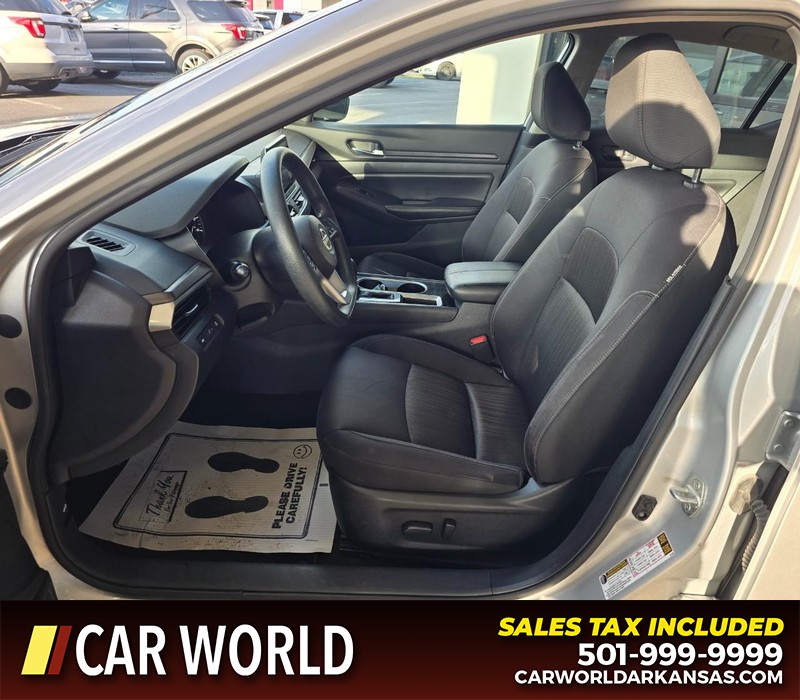 Nissan Altima Vehicle Full-screen Gallery Image 8