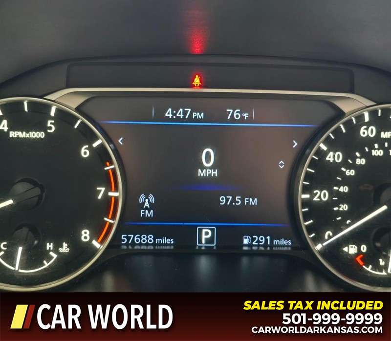 Nissan Altima Vehicle Full-screen Gallery Image 16