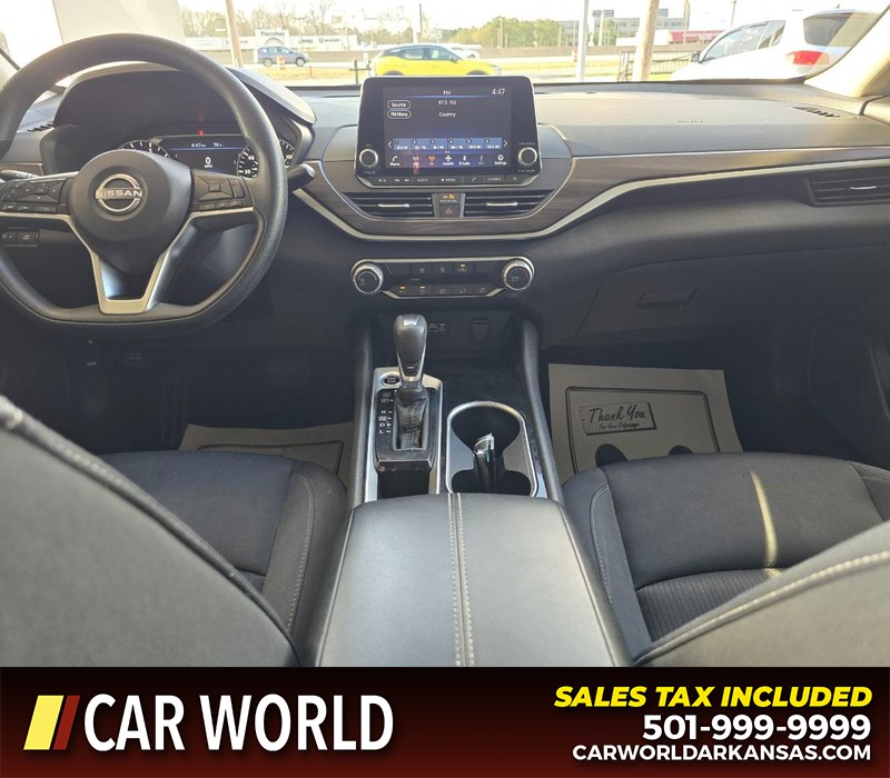 Nissan Altima Vehicle Full-screen Gallery Image 18