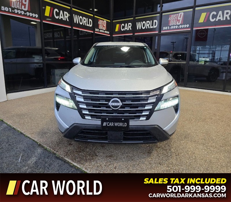 Nissan Rogue Vehicle Full-screen Gallery Image 2