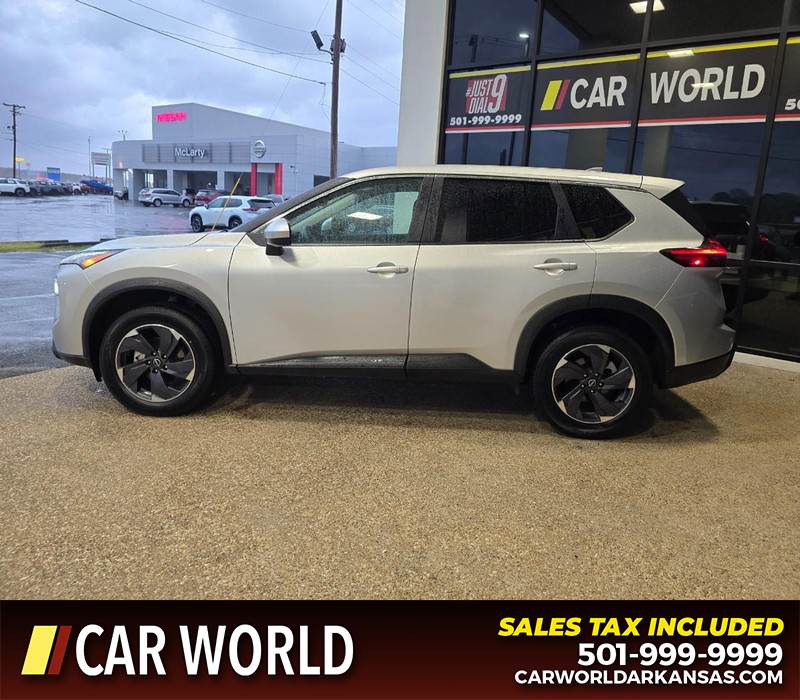 Nissan Rogue Vehicle Full-screen Gallery Image 4