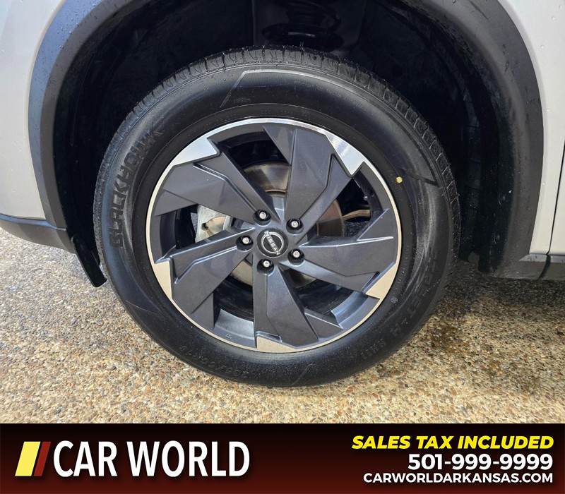 Nissan Rogue Vehicle Full-screen Gallery Image 6