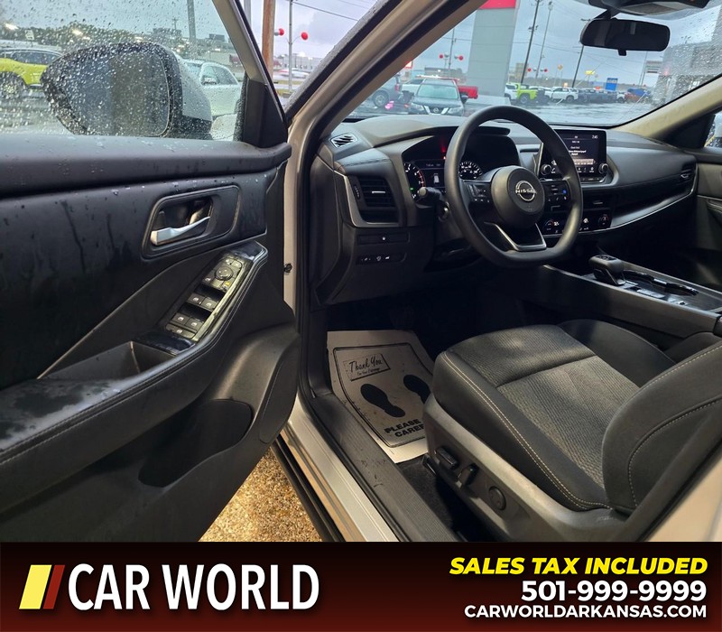 Nissan Rogue Vehicle Full-screen Gallery Image 7