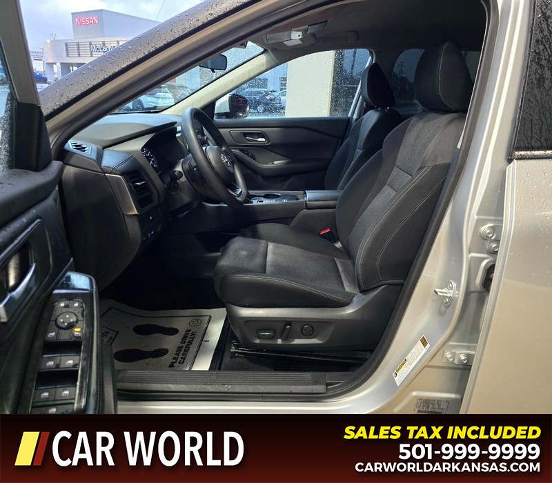 Nissan Rogue Vehicle Full-screen Gallery Image 8