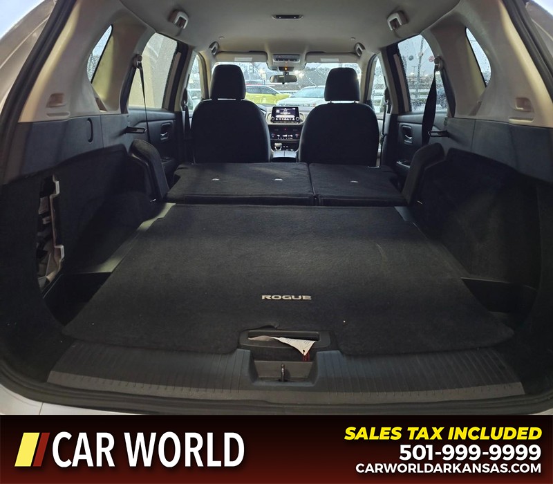 Nissan Rogue Vehicle Full-screen Gallery Image 14