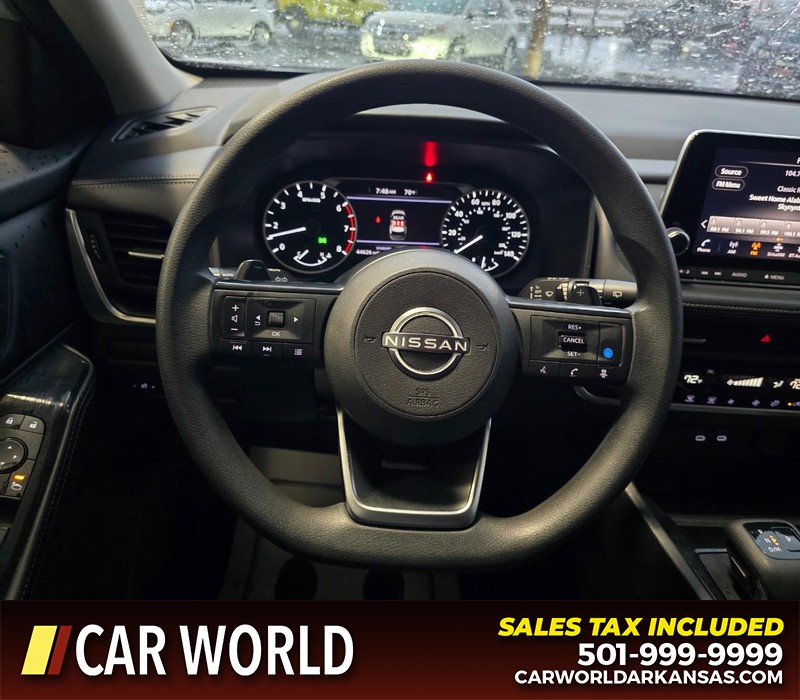 Nissan Rogue Vehicle Full-screen Gallery Image 15