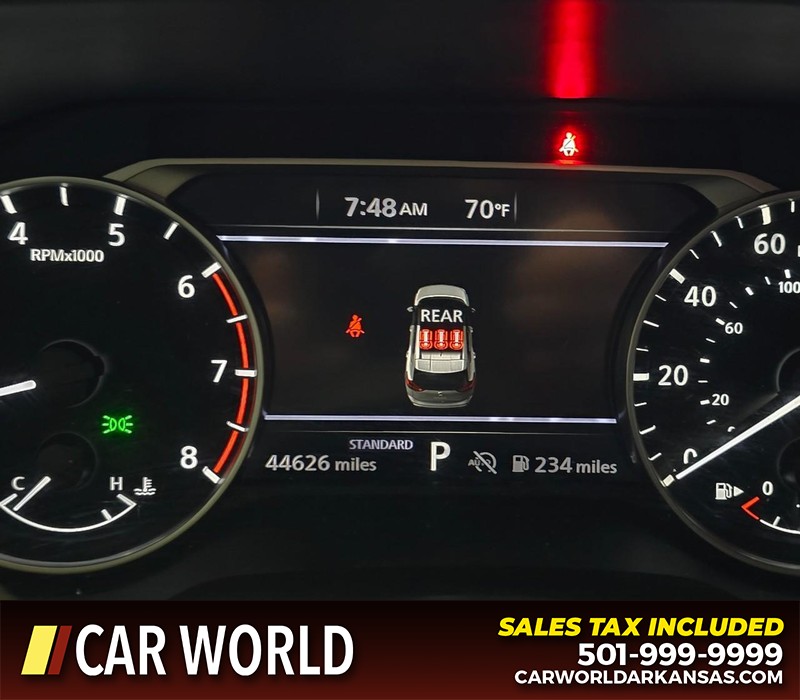 Nissan Rogue Vehicle Full-screen Gallery Image 16