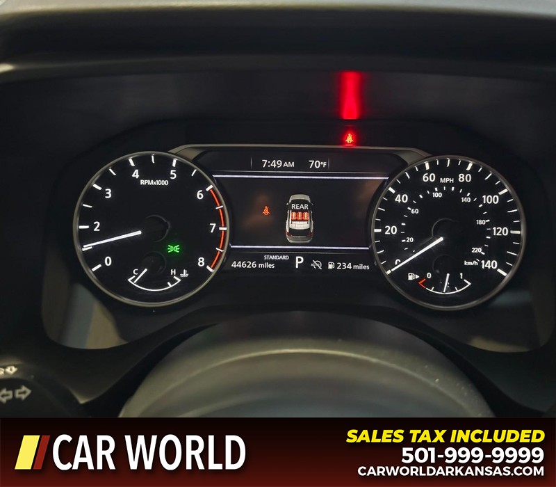 Nissan Rogue Vehicle Full-screen Gallery Image 17