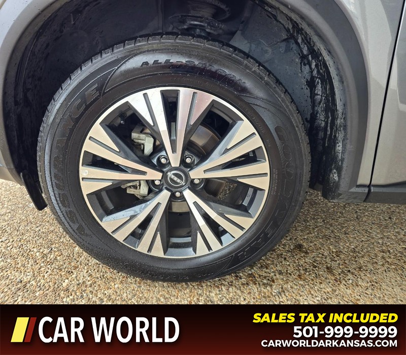 Nissan Rogue Vehicle Full-screen Gallery Image 6