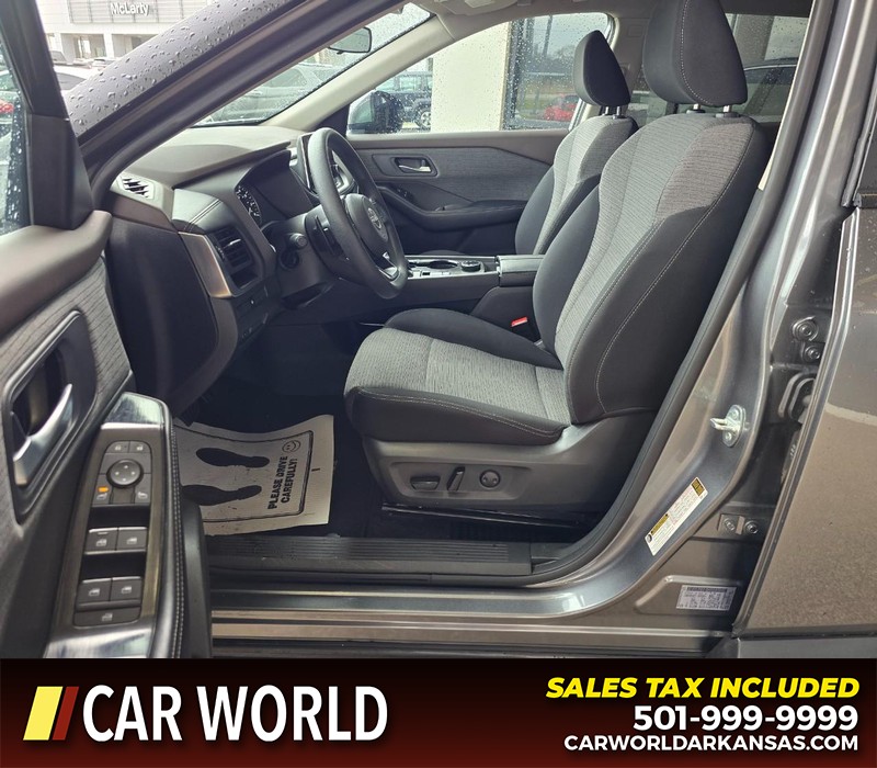 Nissan Rogue Vehicle Full-screen Gallery Image 8