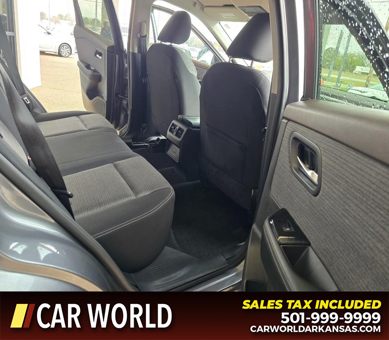 Nissan Rogue Vehicle Full-screen Gallery Image 12