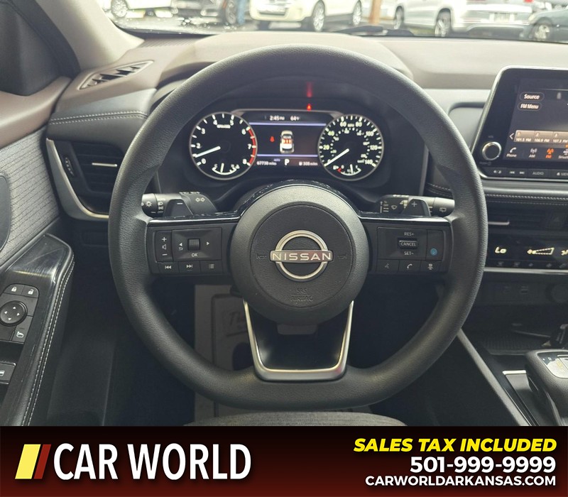 Nissan Rogue Vehicle Full-screen Gallery Image 15