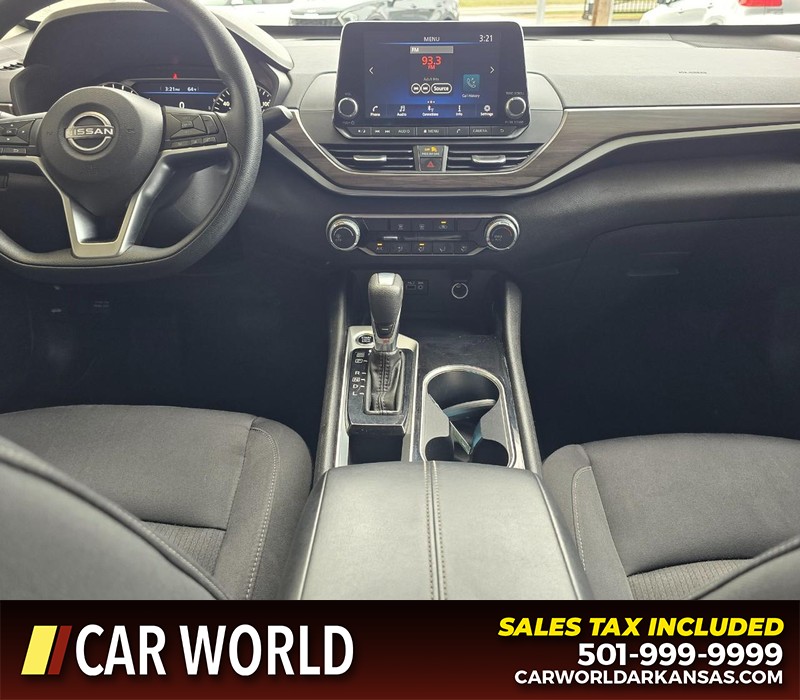 Nissan Altima Vehicle Full-screen Gallery Image 18