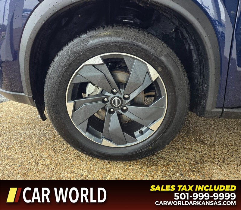 Nissan Rogue Vehicle Full-screen Gallery Image 6