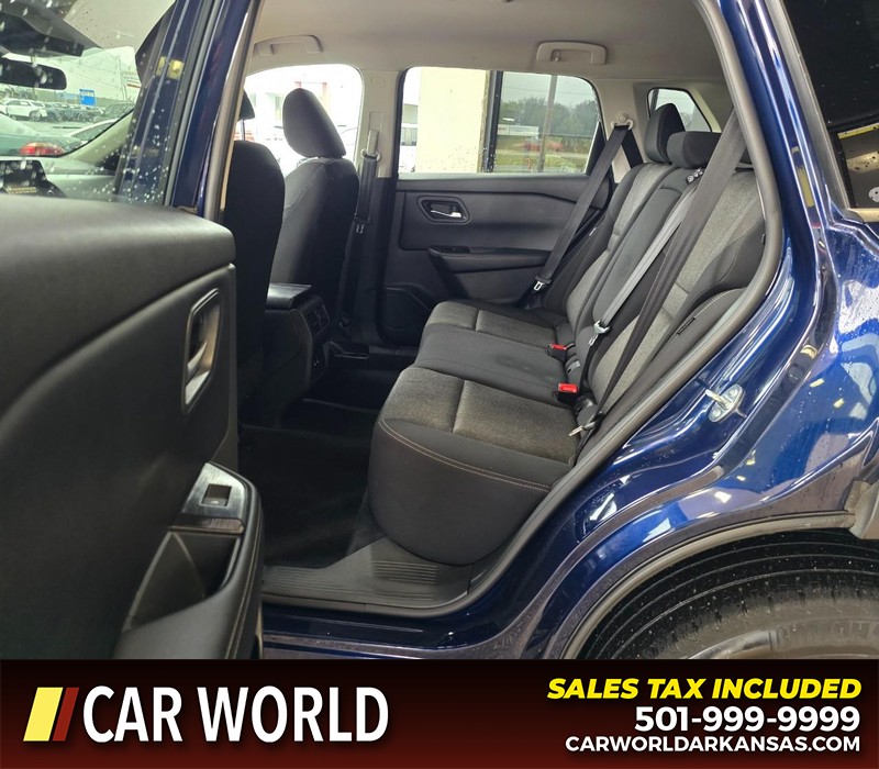 Nissan Rogue Vehicle Full-screen Gallery Image 10