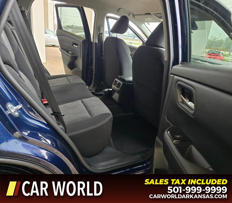 Nissan Rogue Vehicle Full-screen Gallery Image 12