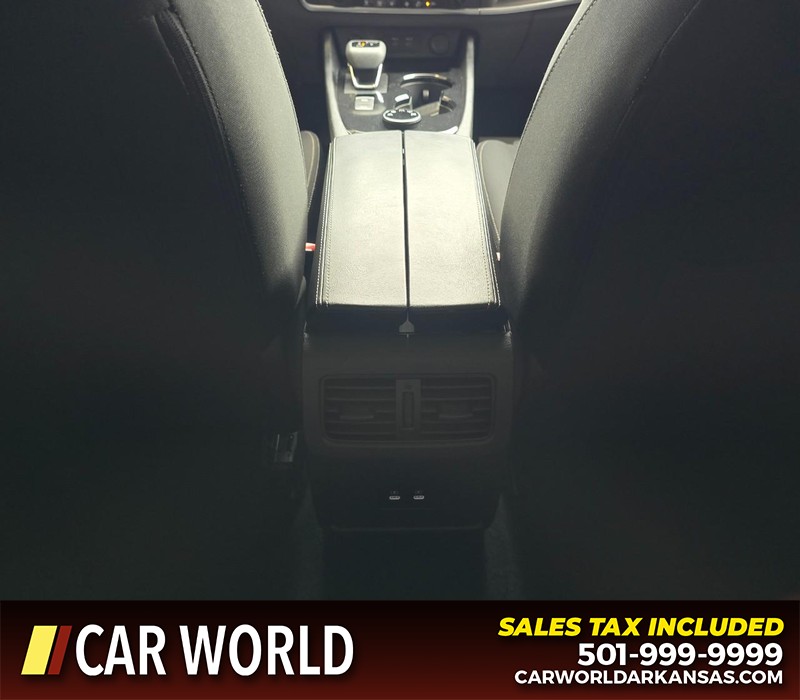 Nissan Rogue Vehicle Full-screen Gallery Image 19