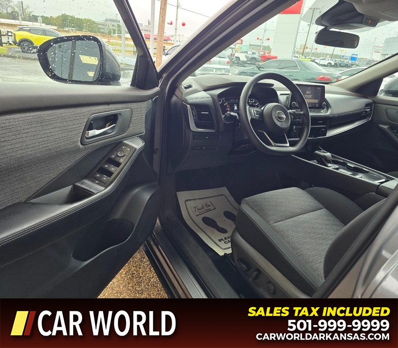 Nissan Rogue Vehicle Full-screen Gallery Image 7