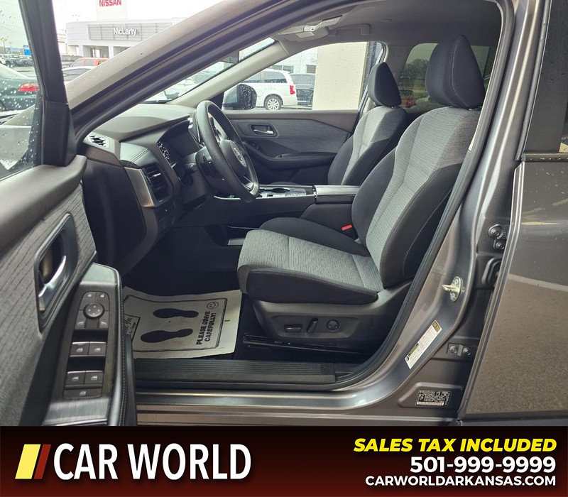 Nissan Rogue Vehicle Full-screen Gallery Image 8