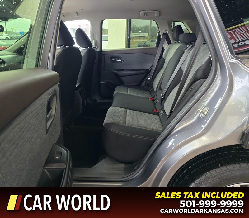 Nissan Rogue Vehicle Full-screen Gallery Image 10