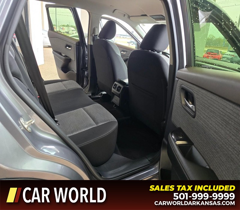 Nissan Rogue Vehicle Full-screen Gallery Image 12