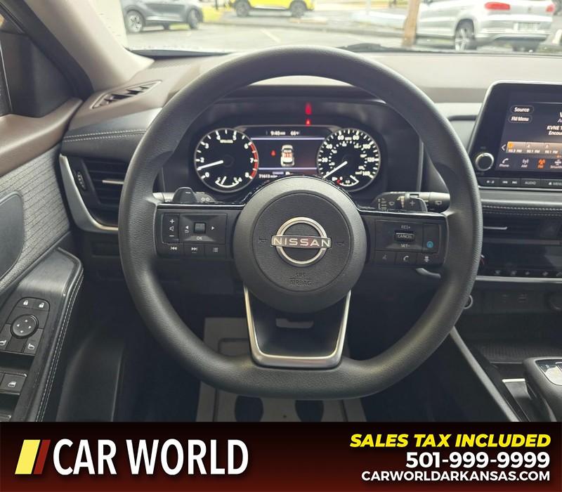 Nissan Rogue Vehicle Full-screen Gallery Image 15