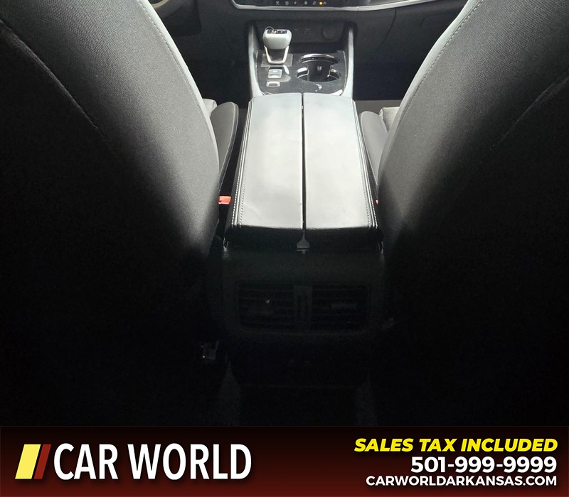 Nissan Rogue Vehicle Full-screen Gallery Image 19