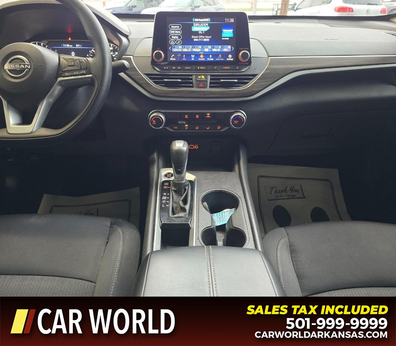 Nissan Altima Vehicle Full-screen Gallery Image 19