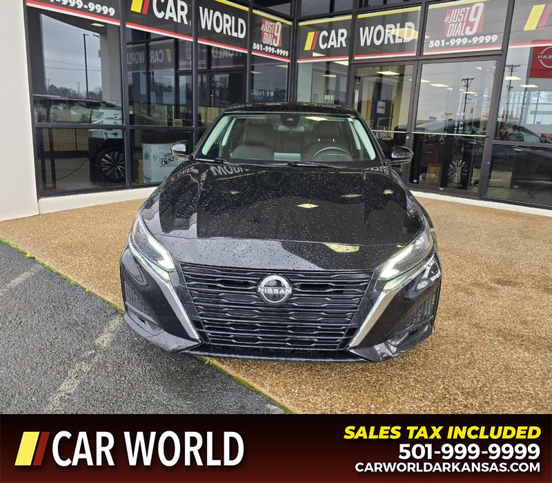 Nissan Altima Vehicle Full-screen Gallery Image 2