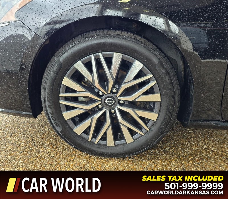 Nissan Altima Vehicle Full-screen Gallery Image 6