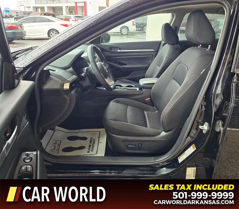 Nissan Altima Vehicle Full-screen Gallery Image 8