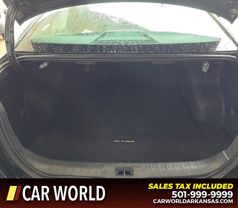 Nissan Altima Vehicle Full-screen Gallery Image 13