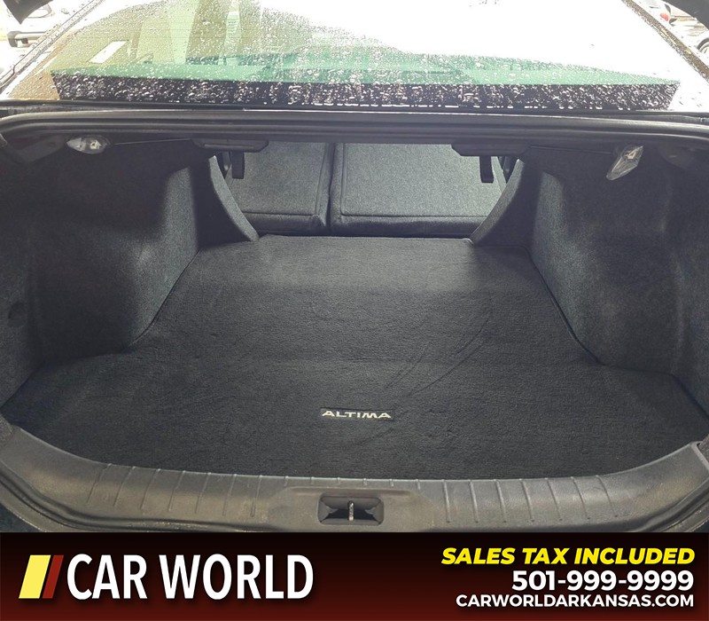 Nissan Altima Vehicle Full-screen Gallery Image 14