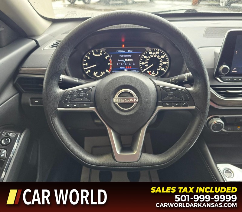 Nissan Altima Vehicle Full-screen Gallery Image 15