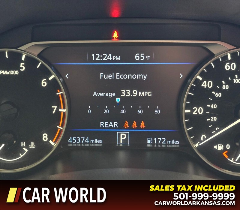 Nissan Altima Vehicle Full-screen Gallery Image 16