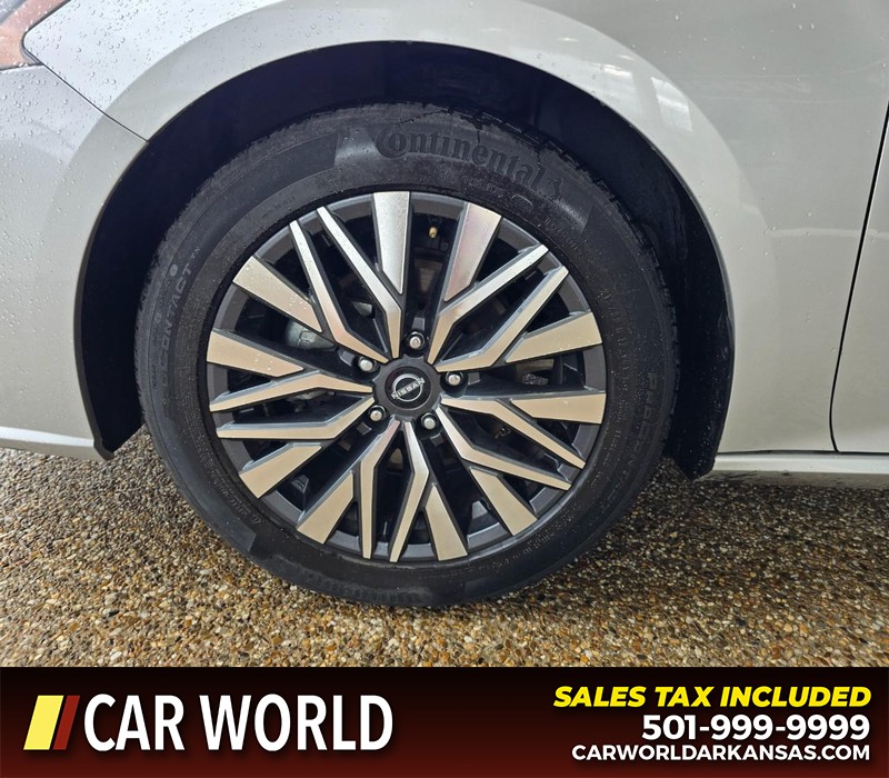 Nissan Altima Vehicle Full-screen Gallery Image 6