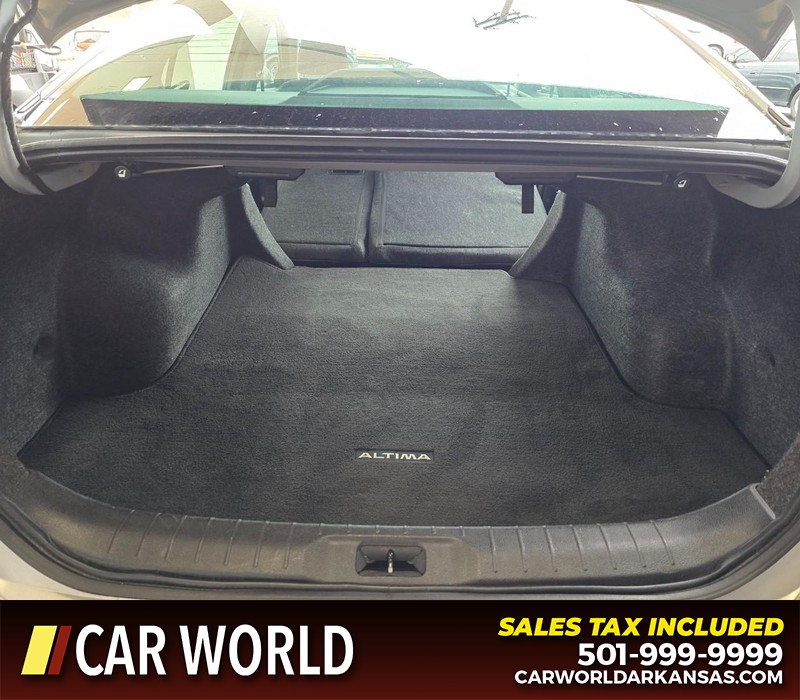 Nissan Altima Vehicle Full-screen Gallery Image 14