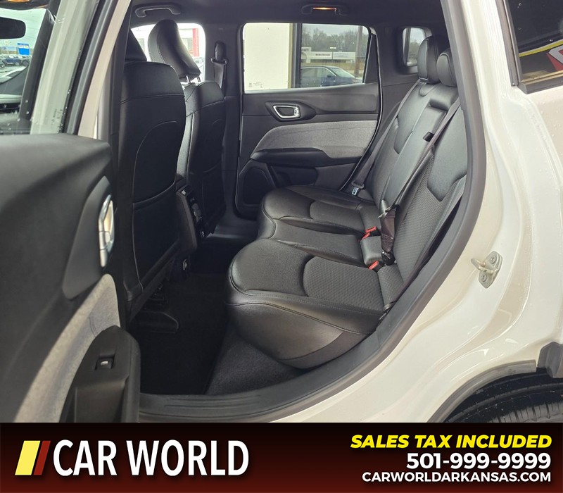 Jeep Compass Vehicle Full-screen Gallery Image 10