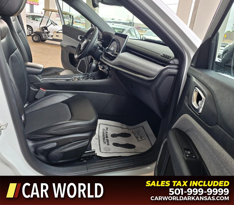 Jeep Compass Vehicle Full-screen Gallery Image 11