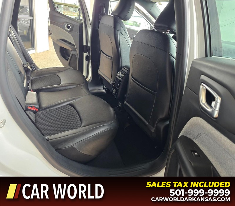 Jeep Compass Vehicle Full-screen Gallery Image 12