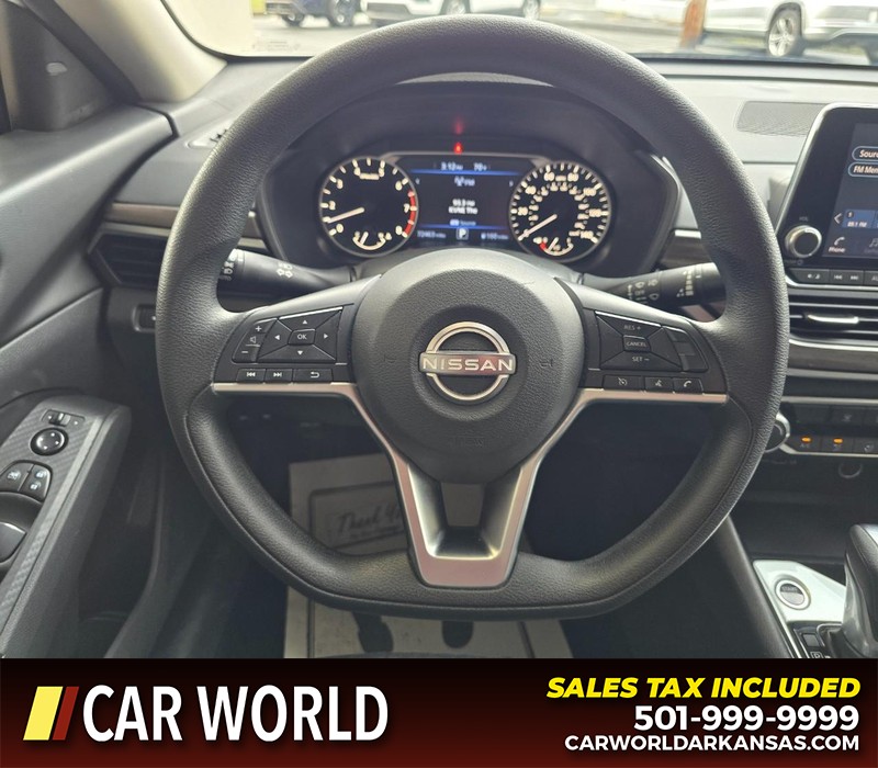 Nissan Altima Vehicle Full-screen Gallery Image 15