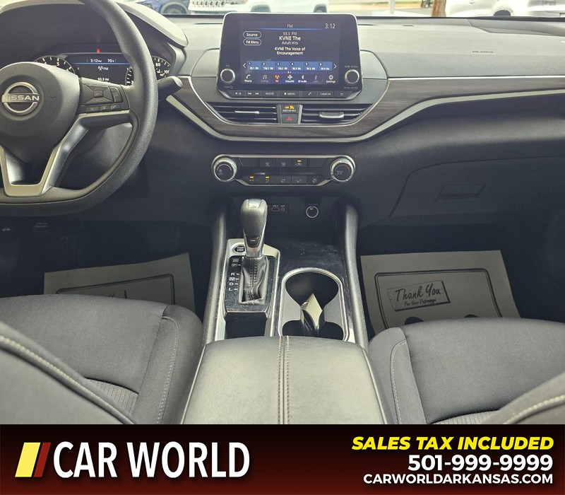 Nissan Altima Vehicle Full-screen Gallery Image 18