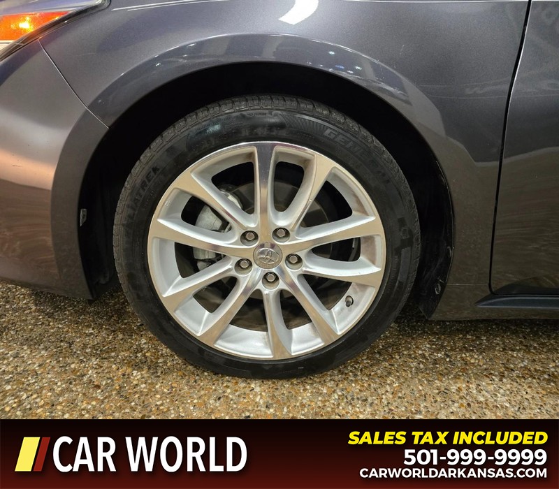 Toyota Avalon Vehicle Full-screen Gallery Image 6