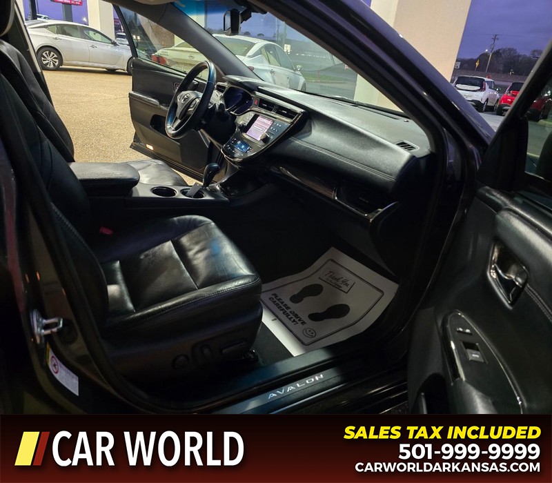 Toyota Avalon Vehicle Full-screen Gallery Image 12