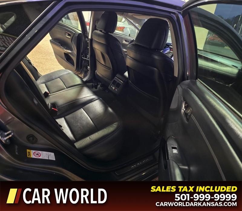 Toyota Avalon Vehicle Full-screen Gallery Image 13