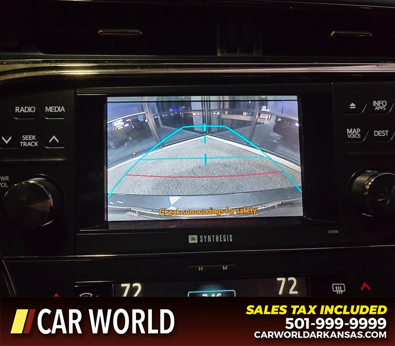 Toyota Avalon Vehicle Full-screen Gallery Image 19