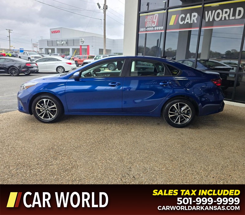 Kia Forte Vehicle Full-screen Gallery Image 4